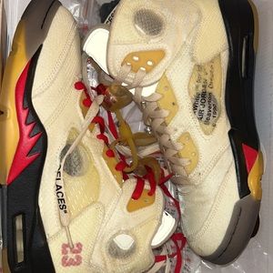 Off-white x Jordan 5 SP “Sail”.